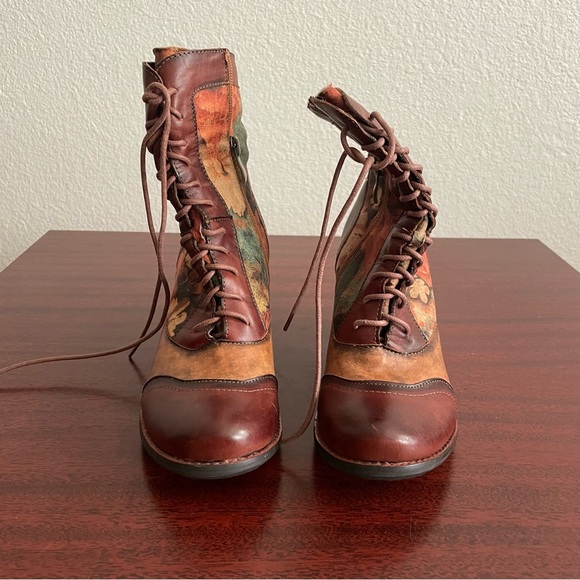 NWOT L’Artiste Charming Genuine Leather Floral Lace Heeled Booties Wearable Art - Picture 2 of 11